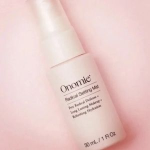 Onomie Travel Radical Setting Mist. Size 1 oz
